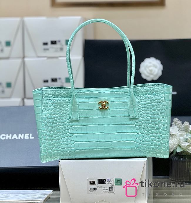 Chanel Small Tote Crocodile Embossed Calfskin & Gold-Tone Metal Green - 39x20x13cm - 1