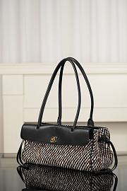 Chanel Small Tote Grained Calfskin Tweed & Gold-Tone Metal Black Multicolor - 30.5x15x11.5cm - 2