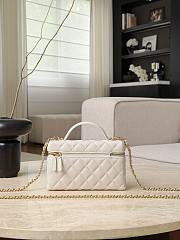 Chanel Vanity with Chain Grained Caviar & Gold-Tone Metal White 26117 - 19.5x17x5cm - 3