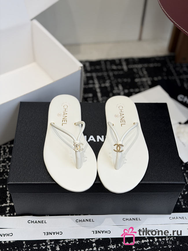 Chanel Thongs Lamskin White - 1