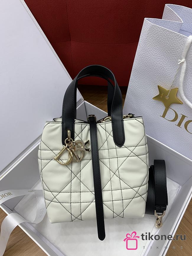 Small Dior Toujours Vertical Tote Bag White Macrocannage Calfskin with Contrasting Black Topstitching - 18x16x12cm - 1