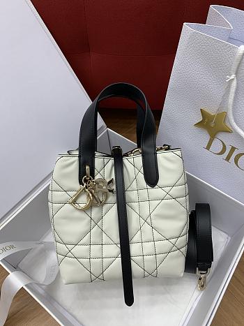 Small Dior Toujours Vertical Tote Bag White Macrocannage Calfskin with Contrasting Black Topstitching - 18x16x12cm