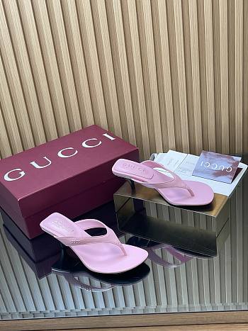Gucci Vittoria Thong In Light Pink Leather 55mm