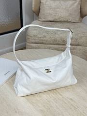 Chanel Maxi Hobo Bag Shiny Lambskin & Gold-Tone Metal White - 36.5x21x9.5cm - 2