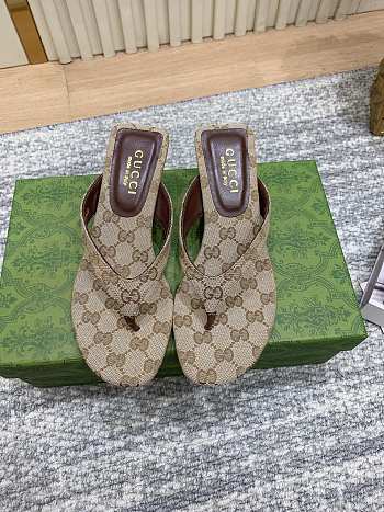 Gucci Vittoria Thong In Sand and Dark Brown GG Canvas 55mm