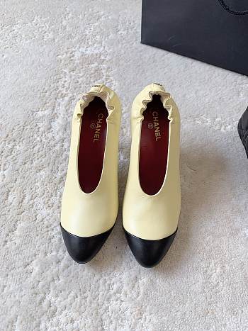 Chanel Pumps Lambskin Light Beige & Black 85mm G47191