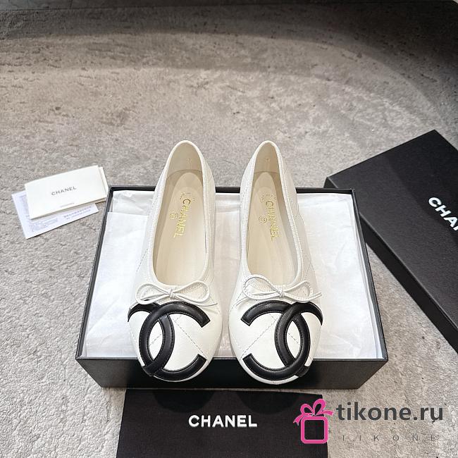 Chanel Ballet Flats Lambskin White & Black G47163 - 1