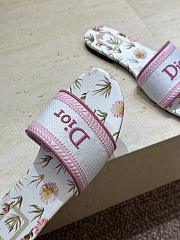 Dior Dway Slide White and Songe Pink Embroidered Cotton and Multicolor Daisy Garden Motif - 6