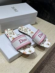 Dior Dway Slide White and Songe Pink Embroidered Cotton and Multicolor Daisy Garden Motif - 2