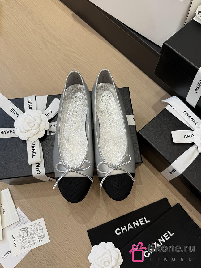 Chanel Ballet Flats Laminated Lambskin & Grosgrain Silver & Black G02819 - 1