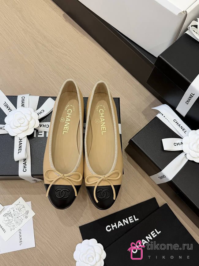 Chanel Ballet Flats Lambskin Beige & Black G02819 - 1