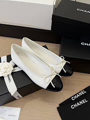 Chanel Ballet Flats Lambskin White & Black G02819 - 4