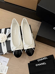 Chanel Ballet Flats Lambskin White & Black G02819 - 2