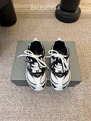 Balenciaga Radar Gradient Lines Sneaker In White And Black - 6