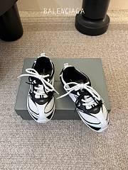 Balenciaga Radar Gradient Lines Sneaker In White And Black - 5
