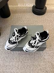 Balenciaga Radar Gradient Lines Sneaker In White And Black - 4