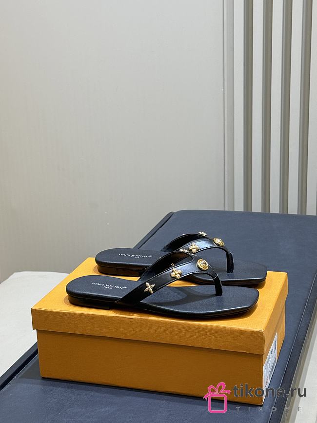 LV Gaia Flat Thong Black 1AK45X  - 1