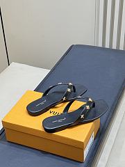 LV Gaia Flat Thong Black 1AK45X  - 4