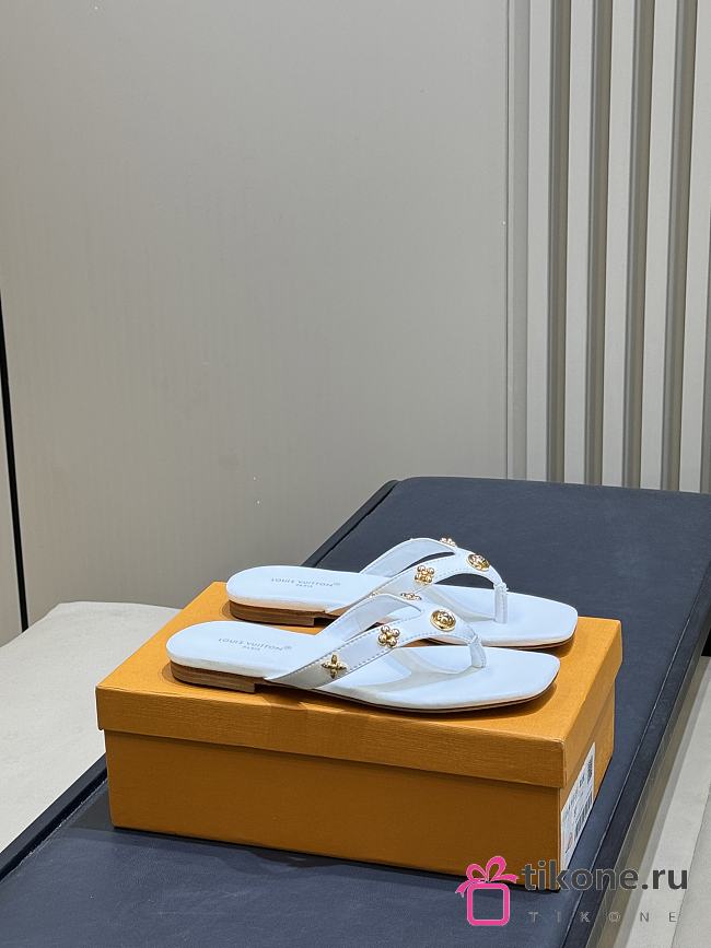 LV Gaia Flat Thong White 1AK46T - 1