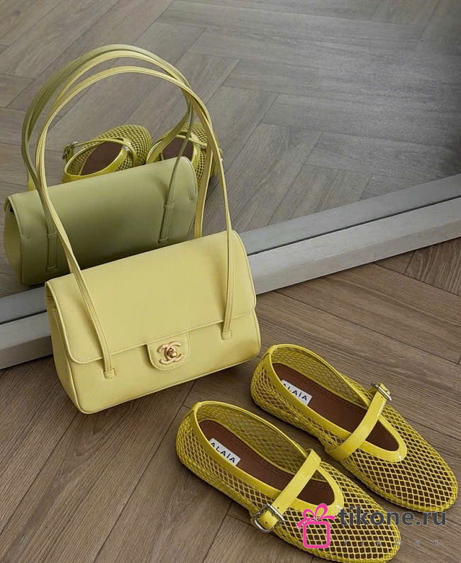 Combo Chanel Small Flap Bag + Alaia Ballet Flats Yellow  - 1