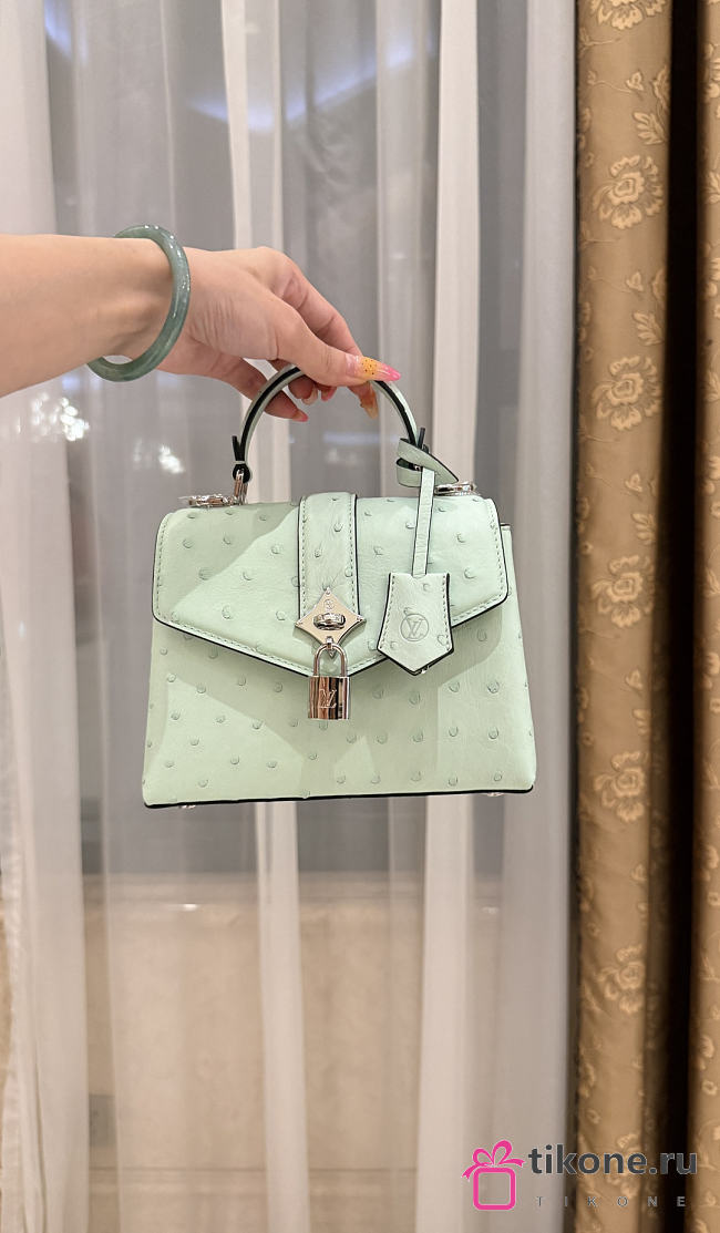 LV Rose De Vents Mini Ostrich Candy Green - 19x15x9cm - 1