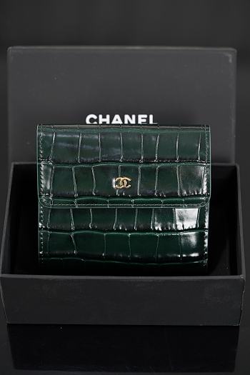 Chanel Classic Small Flap Wallet Crocodile Embossed Calfskin & Gold-Tone Metal Green - 10.5x11.5x3cm