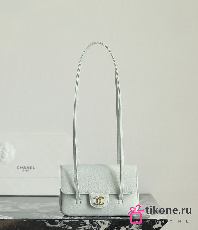 Chanel Clutch with Leather Strap Grained Shiny Calfskin & Gold-Tone Metal Light Green - 17x11.5x5cm - 1