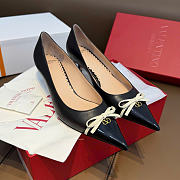 Valentino Bepointy Pump In Patent Leather And Kidskin Black/Ivory 45mm - 3