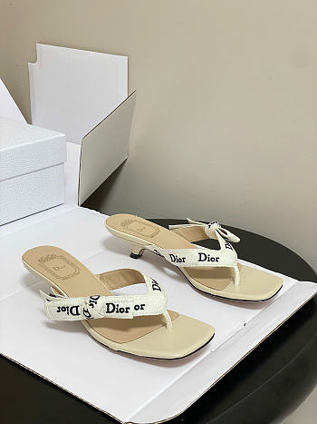 J'Adior Heeled Thong Sandal White Embroidered Cotton and Trench Lambskin 3.5cm