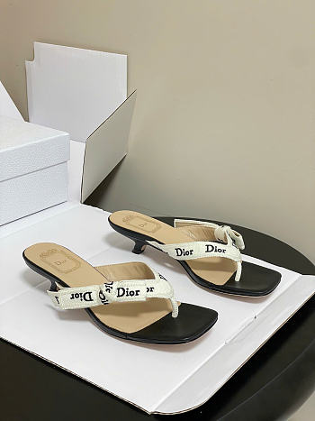 J'Adior Heeled Thong Sandal White Embroidered Cotton and Black Lambskin 3.5cm