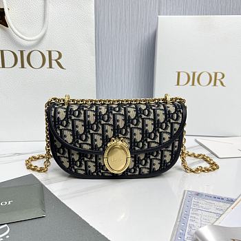 Small Dior Médaillon Flap Bag with Chain Blue Dior Oblique Jacquard - 21x12x5.5cm