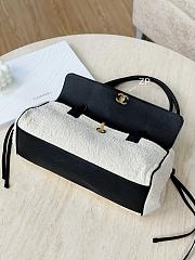 Chanel Small Tote Grained Calfskin Tweed & Gold-Tone Metal White Black - 30.5x15x11.5cm - 2