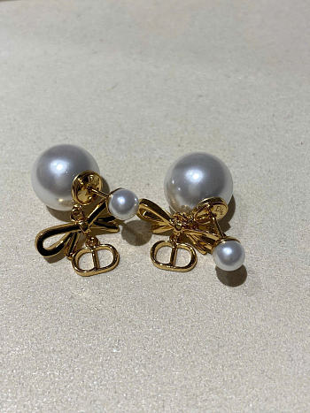 Dior Tribales Earrings Gold-Finish Metal and White Resin Pearls E4828WOMRS
