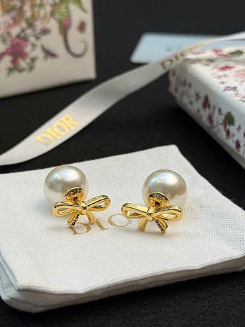 Dior Tribales Earrings Gold-Finish Metal and White Resin Pearls E4875WOMRS