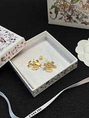 Delicate Bow Earrings Gold-Finish Metal, White Resin Pearl and Crystals E4678WOMCY - 4