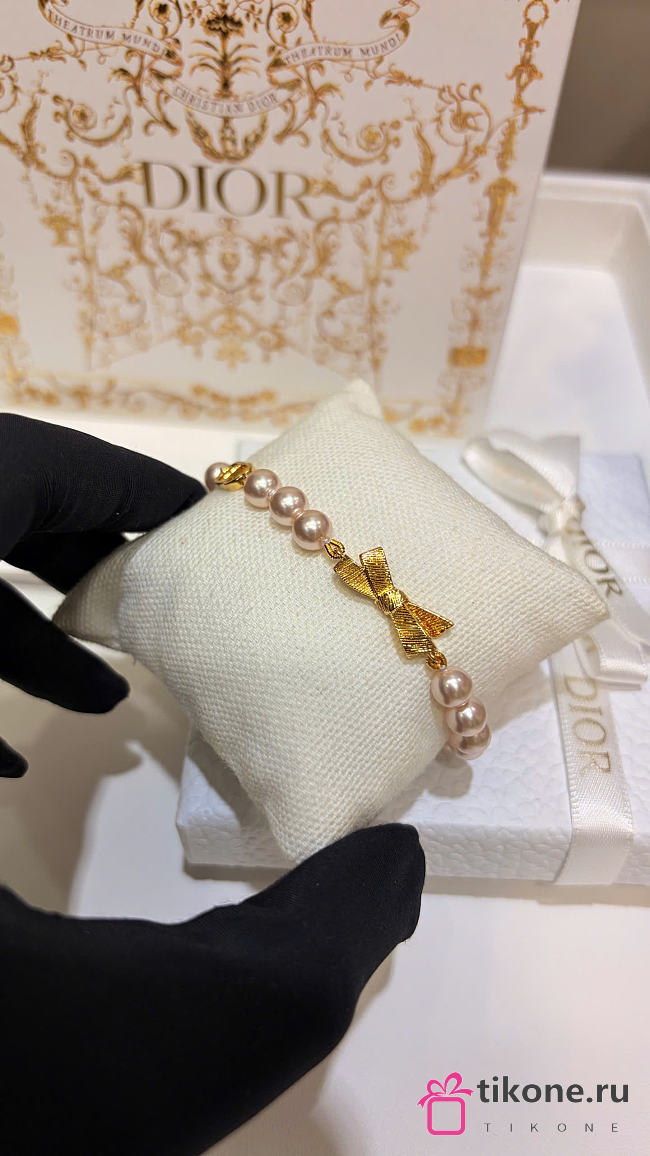 Dior CD Bow Bracelet Gold-Finish Metal and Iridescent Pink Resin Pearls B3413WOMRS - 1