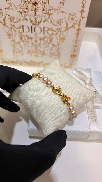 Dior CD Bow Bracelet Gold-Finish Metal and Iridescent Pink Resin Pearls B3413WOMRS