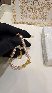 Dior CD Bow Bracelet Gold-Finish Metal and Iridescent Pink Resin Pearls B3413WOMRS - 2