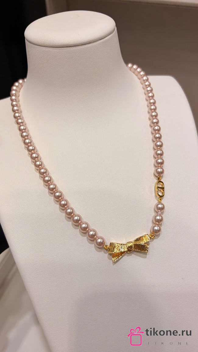 Dior CD Bow Necklace Gold-Finish Metal and Iridescent Pink Resin Pearls N3833WOMRS - 1