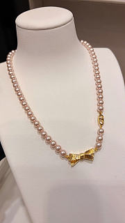 Dior CD Bow Necklace Gold-Finish Metal and Iridescent Pink Resin Pearls N3833WOMRS - 1