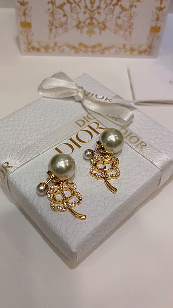 Dior Tribales Earrings Gold-Finish Metal, White Resin Pearls and Crystals E4879WOMCY