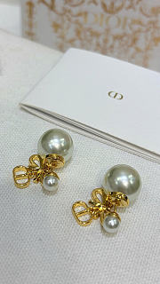 Dior Tribales Earrings Gold-Finish Metal and White Resin Pearls E4828WOMRS_D301 - 4