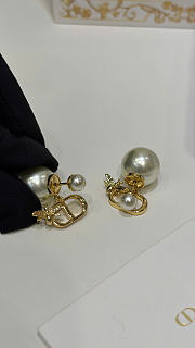 Dior Tribales Earrings Gold-Finish Metal and White Resin Pearls E4593WOMRS_D301 - 1