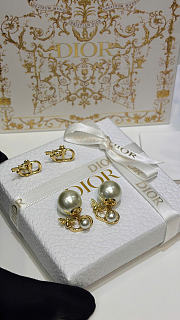 Dior Tribales Earrings Gold-Finish Metal and White Resin Pearls E4593WOMRS_D301 - 4
