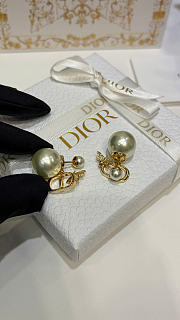 Dior Tribales Earrings Gold-Finish Metal and White Resin Pearls E4593WOMRS_D301 - 3