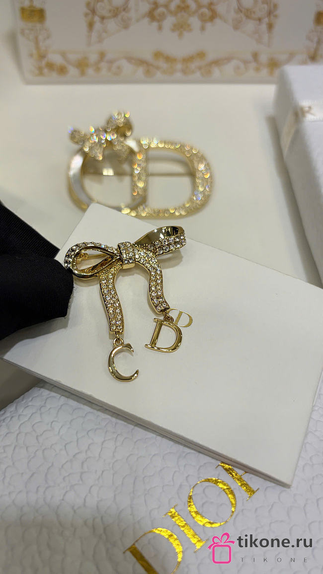 Dior CD Ribbon Brooch Gold-Finish Metal and Crystals V1975WOMCY - 1