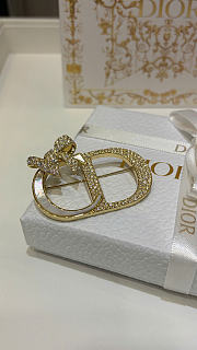Dior Or – Dior Shiny Bow Brooch Gold-Finish Metal, Natural Mother-of-Pearl and White Crystals V1860WOMMP - 1