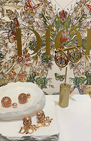 Dior 30 Montaigne Earrings Gold-Finish Metal E2050WOMMT_D300 - 2