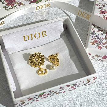 Dior CD Multi Flowers Earrings Gold-Finish Metal, White Resin Pearl and Crystals E4848WOMCY_D319