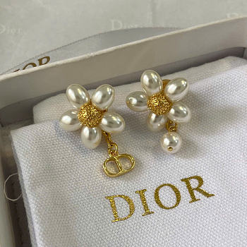 Dioriviera Brush & Bloom Earrings Gold-Finish Metal, Freshwater Pearls and White Resin Pearl E4772WOMFW_D301